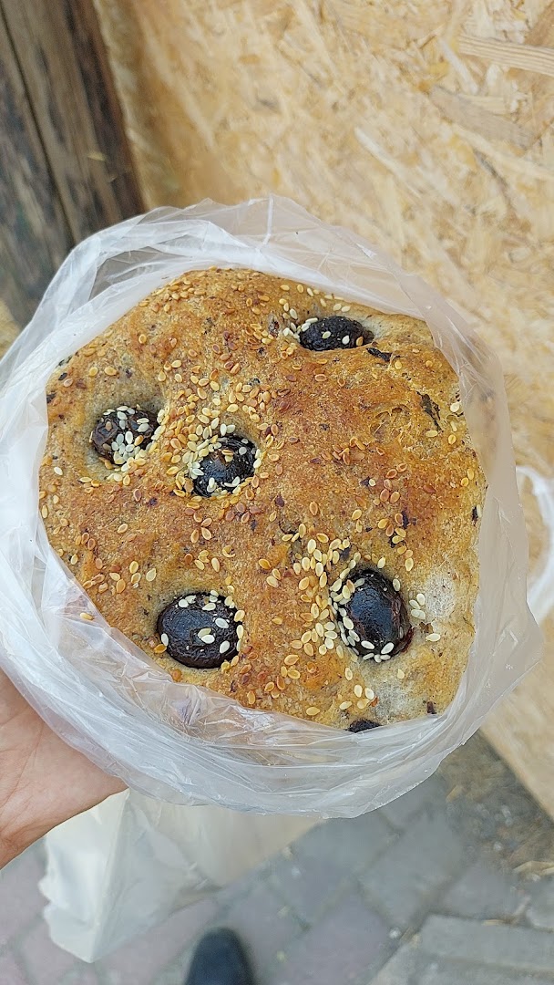 Susamlı zeytinli ekmek